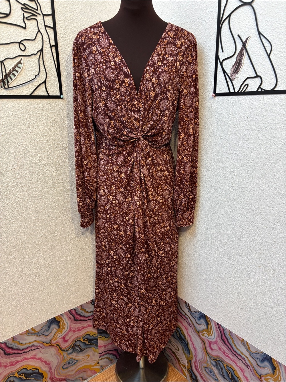 Gilli burgundy-brown with a blue and cream floral long sleeve midi dress. Size L